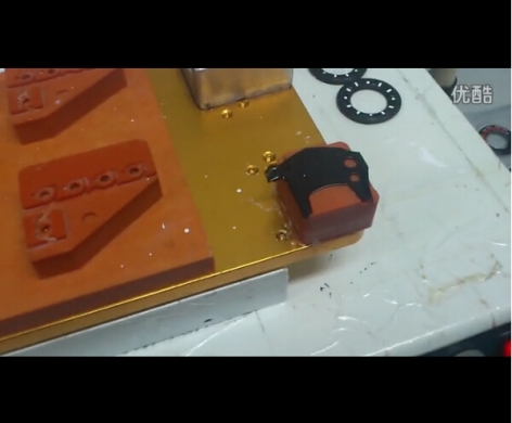 字母點(diǎn)膠埋色